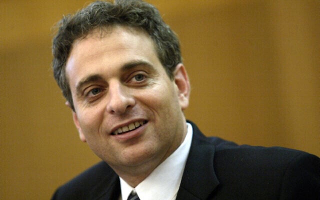 Former Keren Hayesod chair and government minister Eliezer (Modi) Zandberg on July 21, 2004. (Flash90) Former Keren Hayesod chair and government minister Eliezer (Modi) Zandberg on July 21, 2004. (Flash90)
