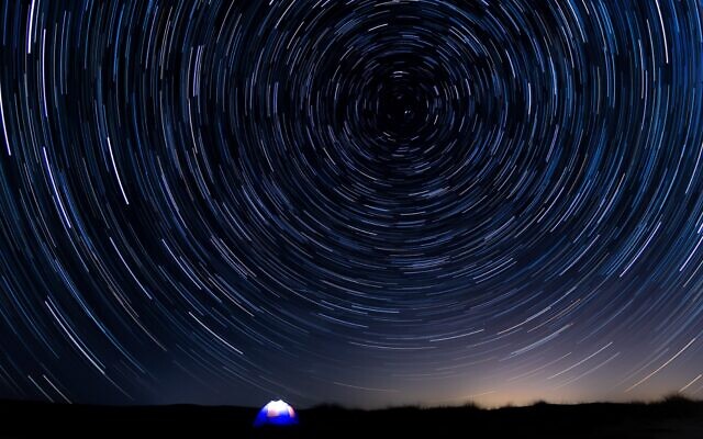 File: A meteor shower seen in the clear skies above the Ramon Crater in southern Israel. (Yaniv Cohen, INPA) File: A meteor shower seen in the clear skies above the Ramon Crater in southern Israel. (Yaniv Cohen, INPA)