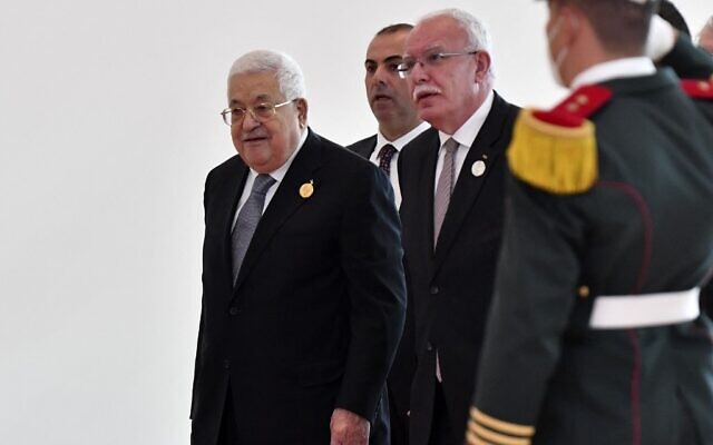 Palestinian President Mahmud Abbas(L), arrives to attend the closing ceremony of Arab summit in the Algerian capital Algiers, on November 2, 2022.(Fethi Belaid / AFP) Palestinian President Mahmud Abbas(L), arrives to attend the closing ceremony of Arab summit in the Algerian capital Algiers, on November 2, 2022.(Fethi Belaid / AFP)