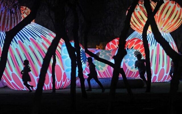 Saudis attend the Noor Riyadh lighting festival held at Al-Salam Park in the Saudi capital Riyadh, November 3, 2022. (Fayez Nureldine / AFP) Saudis attend the Noor Riyadh lighting festival held at Al-Salam Park in the Saudi capital Riyadh, November 3, 2022. (Fayez Nureldine / AFP)