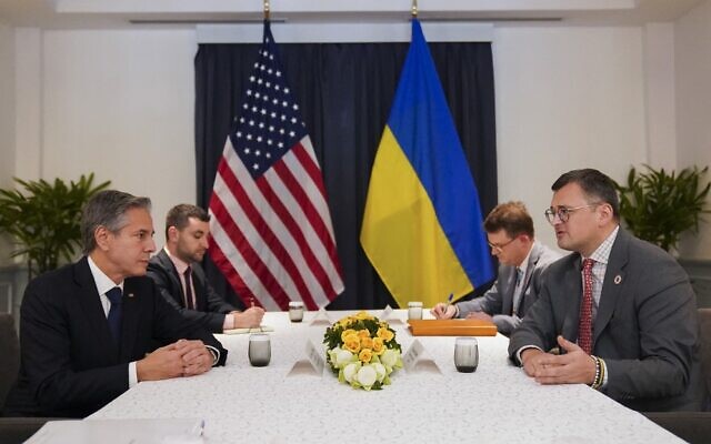US Secretary of State Antony Blinken (L) meets Ukraine's Foreign Minister Dmytro Kuleba (R) on the sidelines of the Association of Southeast Asian Nations (ASEAN) Summit in Phnom Penh, Cambodia on November 12, 2022. (Cindy Liu/Pool/AFP)