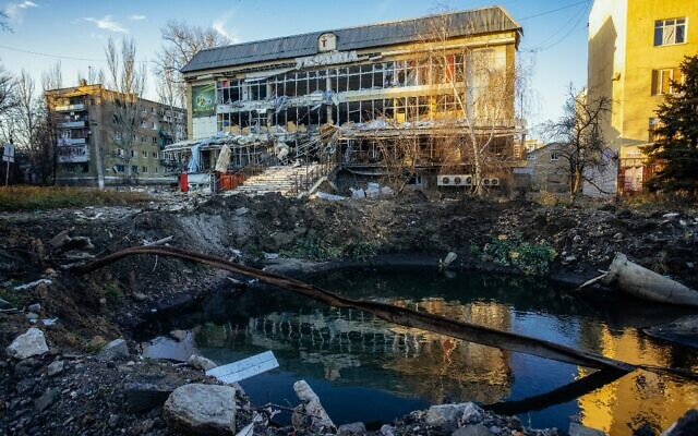 This photograph taken on November 29, 2022, shows a destroyed building in Bakhmut, Donetsk region, amid the Russian invasion of Ukraine (Yevhen TITOV / AFP) This photograph taken on November 29, 2022, shows a destroyed building in Bakhmut, Donetsk region, amid the Russian invasion of Ukraine (Yevhen TITOV / AFP)