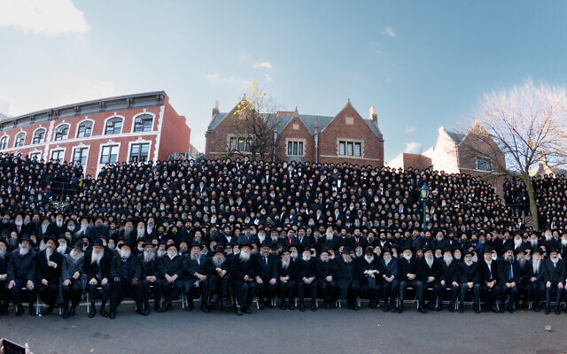 Thousands of Chabad rabbis pose outside Chabad World Headquarters in Brooklyn on November 20, 2022. (Shmulie Grossbaum / Chabad.org) Thousands of Chabad rabbis pose outside Chabad World Headquarters in Brooklyn on November 20, 2022. (Shmulie Grossbaum / Chabad.org)