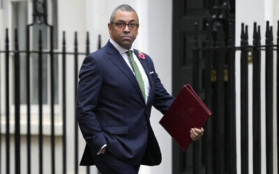 Britain's Foreign Secretary James Cleverly arrives in Downing Street to attend a cabinet meeting in London, November 1, 2022. (AP Photo/Kirsty Wigglesworth)