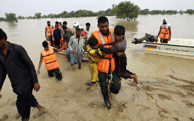 Army troops evacuate people from a flood-hit area in Rajanpur, district of Punjab, Pakistan, August 27, 2022. (Asim Tanveer/AP)
