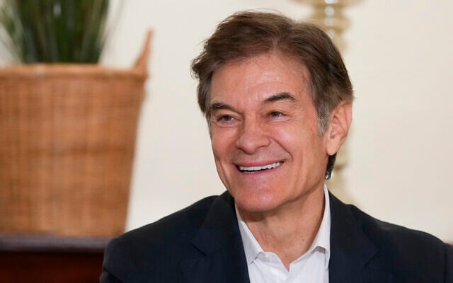 Mehmet Oz, a Republican candidate for US Senate in Pennsylvania, speaks during a campaign event in Washington Crossing, Pennsylvania, November 6, 2022. (Matt Rourke/AP) Mehmet Oz, a Republican candidate for US Senate in Pennsylvania, speaks during a campaign event in Washington Crossing, Pennsylvania, November 6, 2022. (Matt Rourke/AP)