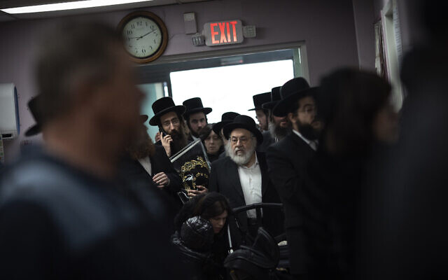 Members of the Orthodox Jewish community stand in line to register to vote at a US polling center, November 8, 2022, in the Brooklyn borough of New York. (AP Photo/Wong Maye-E)