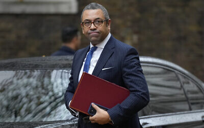 Britain's Foreign Secretary James Cleverly arrives in Downing Street in London, Thursday, Nov. 17, 2022. (AP Photo/Alastair Grant)