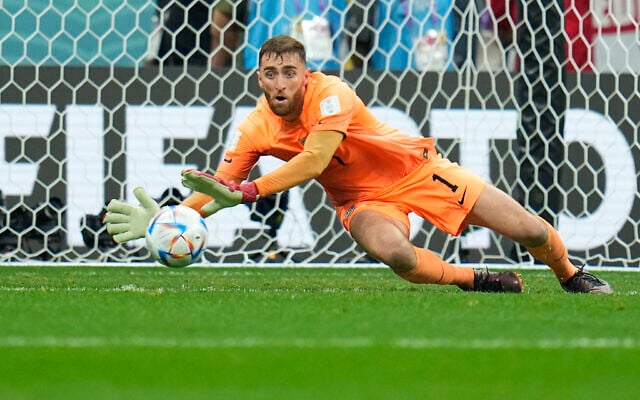 US goalkeeper Matt Turner makes a save shot by England's Mason Mount during the World Cup group B soccer match between England and The United States, at the Al Bayt Stadium in Al Khor , Qatar, Friday, Nov. 25, 2022. (AP/Julio Cortez)