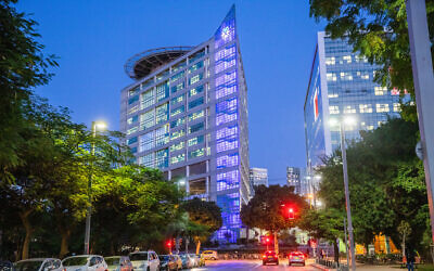 A general view of Ichilov hospital in Tel Aviv on November 10, 2020. (Yossi Aloni/Flash90)