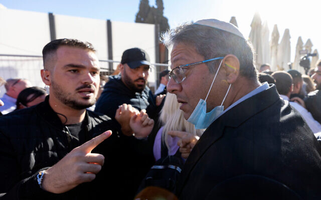 MK Itamar Ben Gvir seen arguing with police as Women of the Wall hold prayers at the Western Wall in Jerusalem, November 5, 2021. (Olivier Fitoussi/Flash90) MK Itamar Ben Gvir seen arguing with police as Women of the Wall hold prayers at the Western Wall in Jerusalem, November 5, 2021. (Olivier Fitoussi/Flash90)