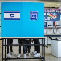 Israelis cast their ballots in the Israeli general elections, at a voting station in Jerusalem,on November 1, 2022. (Olivier Fitoussi/Flash90)