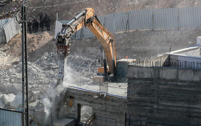 Israeli authorities demolish a building that was built without a permit, in the East Jerusalem neighborhood of Beit Hanina, November 7, 2022. (Jamal Awad/Flash90)