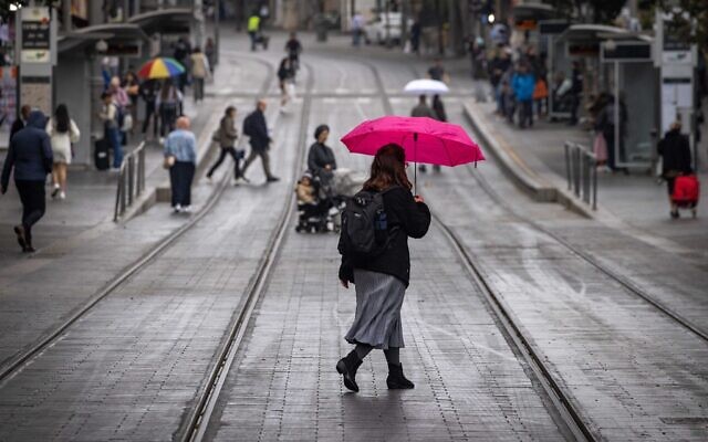 Rain in Jerusalem on November 8, 2022 (Olivier Fitoussi/Flash90) Rain in Jerusalem on November 8, 2022 (Olivier Fitoussi/Flash90)