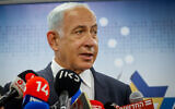 Likud leader Benjamin Netanyahu speaks to reporters at Shaare Zedek hospital in Jerusalem on November 23, 2022. (Olivier Fitoussi/Flash90)