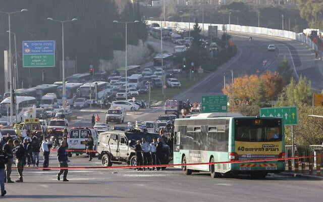 Scene of an explosion near the entrance to Jerusalem, on November 23, 2022 (Olivier Fitoussi/Flash90) Scene of an explosion near the entrance to Jerusalem, on November 23, 2022 (Olivier Fitoussi/Flash90)