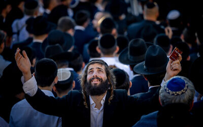 The funeral of 16-year-old Israeli-Canadian Aryeh Schupak who was killed earlier on November 23, 2022 in a terror attack in Jerusalem. (Yonatan Sindel/Flash90)