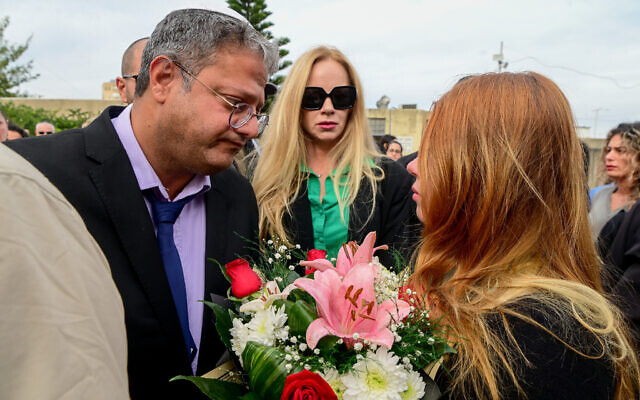 Head of the Otzma Yehudit party MK Itamar Ben Gvir, left, speaks with Lena Volkov, widow of Yuri who was stabbed to death during a road rage incident, seen at the Holon cemetery on November 27, 2022. (Avshalom Sassoni/Flash90) Head of the Otzma Yehudit party MK Itamar Ben Gvir, left, speaks with Lena Volkov, widow of Yuri who was stabbed to death during a road rage incident, seen at the Holon cemetery on November 27, 2022. (Avshalom Sassoni/Flash90)