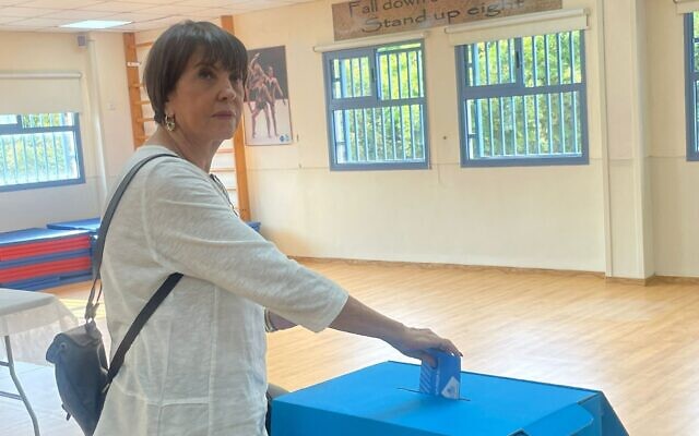 Meretz chief Zehava Galon casts her ballot in Petah Tikva, November 1, 2022 (Meretz) Meretz chief Zehava Galon casts her ballot in Petah Tikva, November 1, 2022 (Meretz)