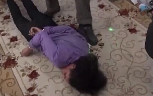Screen capture from video showing the arrest of a Syrian woman as a suspect in a bomb attack in Istanbul, Turkey, November 14. (Twitter. Used in accordance with Clause 27a of the Copyright Law)