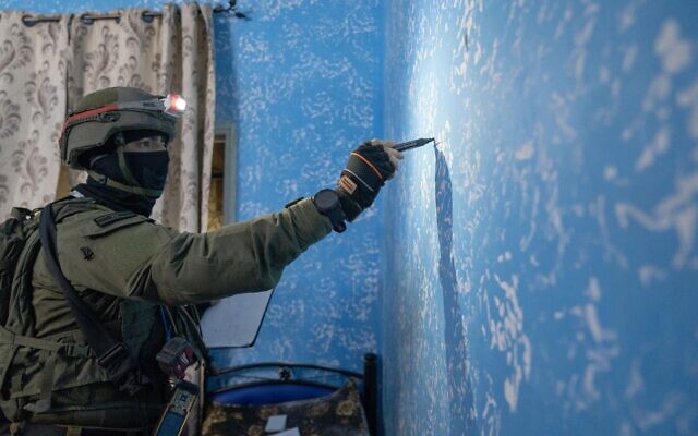 Israeli troops measure the home of Muhammed Souf, who killed three in a terror attack near Ariel, in the West Bank village of Hares, on November 16, 2022. (Israel Defense Forces)