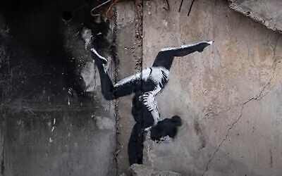 Banksy mural on bombed-out building in Borodyanka, Ukraine, November 2022 (Screen grab/YouTube) Banksy mural on bombed-out building in Borodyanka, Ukraine, November 2022 (Screen grab/YouTube)