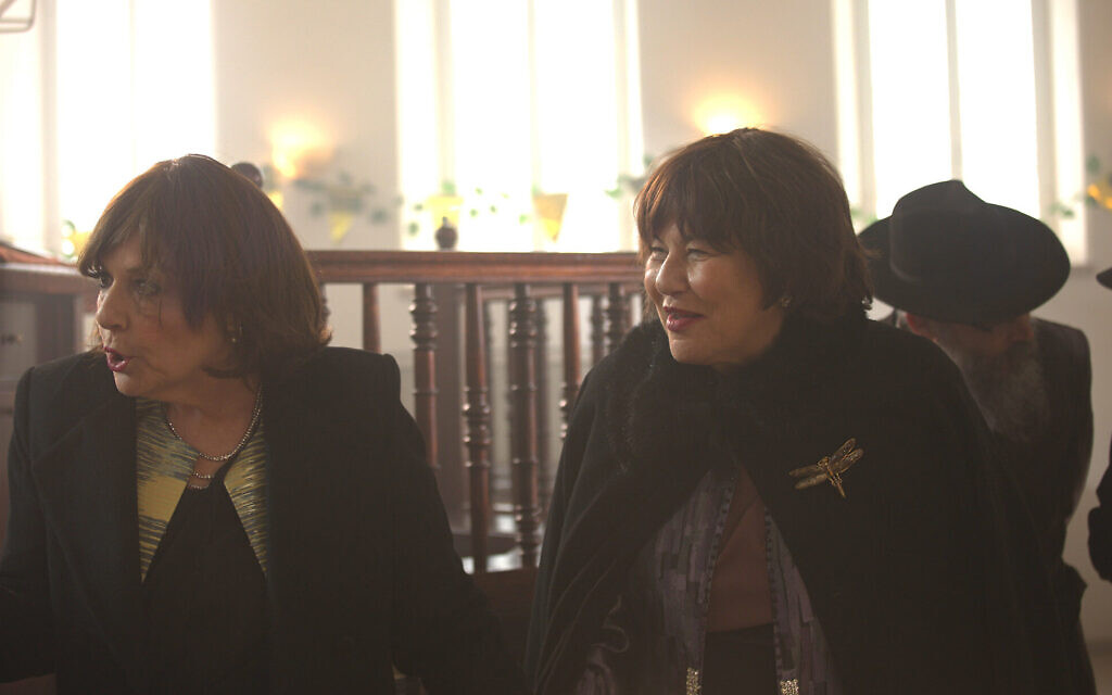 Caroline Aaron (left) and Elkie Jacobs during filming of 'Chanshi.' (Vered Adir/ Courtesy of Kastina Communications and HOT)