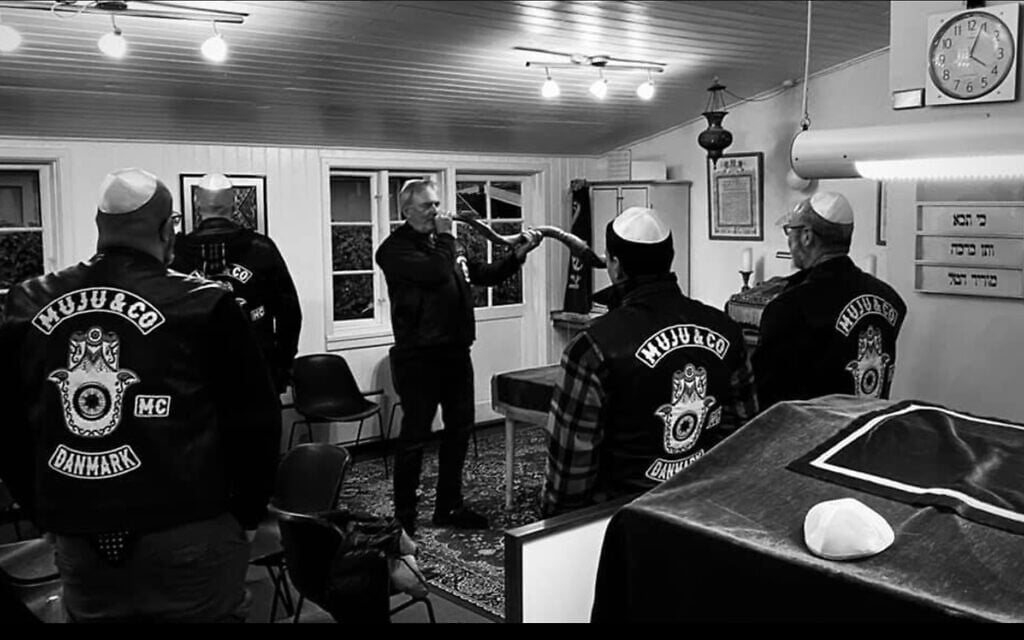 MuJu & Co. visit a small synagogue in Nordsjælland, north of Copenhagen, on October 25, 2020. (Courtesy MuJu & Co.)