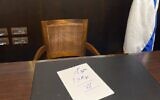 A note left by Benjamin Netanyahu to his successor in 2021 declares, 'Be Right Back!' as aired by Channel 12 news on November 4, 2022 (Channel 12)