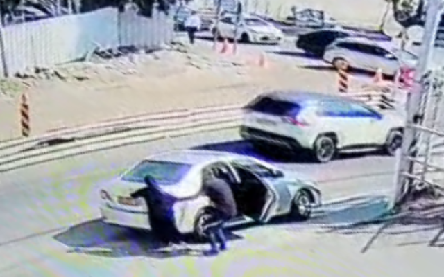 Surveillance camera footage shows an alleged kidnaping attempt in Tiberias, November 1, 2022. (Screenshot: Twitter) Surveillance camera footage shows an alleged kidnaping attempt in Tiberias, November 1, 2022. (Screenshot: Twitter)