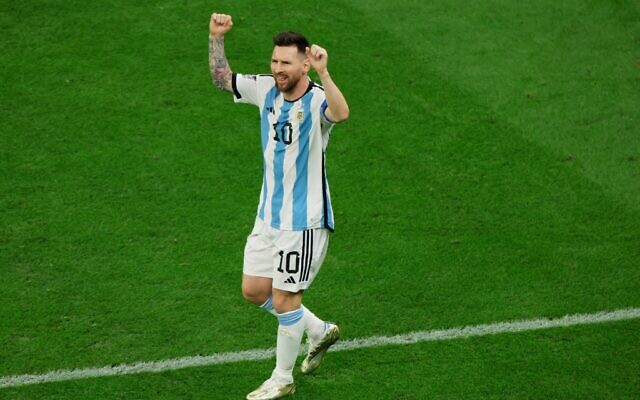 Argentina's forward #10 Lionel Messi celebrates scoring his team's first goal from the penalty spot during the Qatar 2022 World Cup football final match between Argentina and France at Lusail Stadium in Lusail, north of Doha on December 18, 2022. (Odd ANDERSEN / AFP)