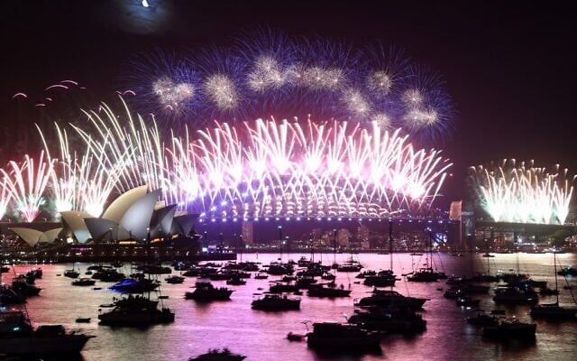 New Year's Eve fireworks light up the sky over the Sydney Opera House (L) and Harbour Bridge during the fireworks display in Sydney on January 1, 2023. (David Gray/AFP) New Year's Eve fireworks light up the sky over the Sydney Opera House (L) and Harbour Bridge during the fireworks display in Sydney on January 1, 2023. (David Gray/AFP)