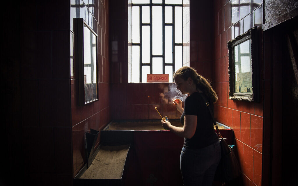 Illustrative: In addition to no heat and light in Chernivtsi, lack of electricity means lack of TV and radio use, along with spotty internet service. (Erin Clark/The Boston Globe via Getty Images via JTA) Illustrative: In addition to no heat and light in Chernivtsi, lack of electricity means lack of TV and radio use, along with spotty internet service. (Erin Clark/The Boston Globe via Getty Images via JTA)