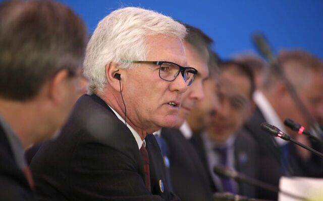 Then-Canadian International Trade Diversification Minister Jim Carr speaks at the first China-Canada economic and financial strategy dialogue in Beijing, China, November 12, 2018. (Jason Lee/Pool Photo via AP) Then-Canadian International Trade Diversification Minister Jim Carr speaks at the first China-Canada economic and financial strategy dialogue in Beijing, China, November 12, 2018. (Jason Lee/Pool Photo via AP)