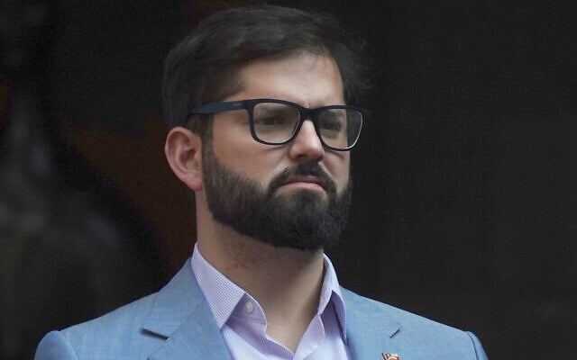 Chile's President Gabriel Boric attends a welcome ceremony at the National Palace in Mexico City, November 23, 2022. (Marco Ugarte/AP) Chile's President Gabriel Boric attends a welcome ceremony at the National Palace in Mexico City, November 23, 2022. (Marco Ugarte/AP)