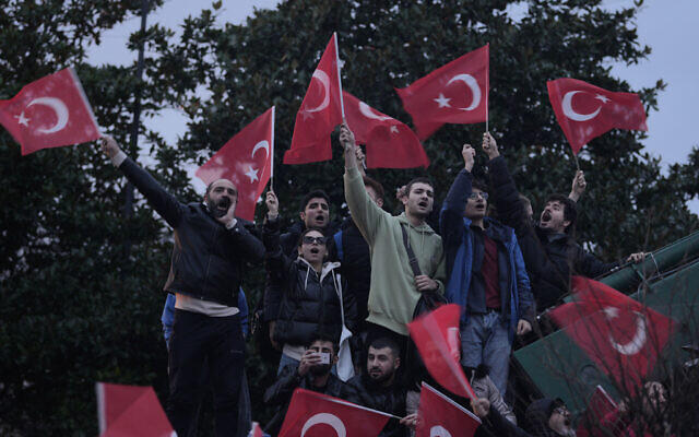 Supporters of Istanbul Mayor Ekrem Imamoglu chant slogans as they gather in front of the municipal building in Istanbul, Wednesday, Dec. 14, 2022. (AP Photo/Khalil Hamra) Supporters of Istanbul Mayor Ekrem Imamoglu chant slogans as they gather in front of the municipal building in Istanbul, Wednesday, Dec. 14, 2022. (AP Photo/Khalil Hamra)
