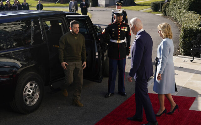 US President Joe Biden and first lady Jill Biden welcome Ukrainian President Volodymyr Zelensky at the White House, in Washington, December 21, 2022. (Patrick Semansky/AP) US President Joe Biden and first lady Jill Biden welcome Ukrainian President Volodymyr Zelensky at the White House, in Washington, December 21, 2022. (Patrick Semansky/AP)