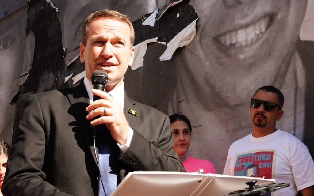 Mickey Bergman, vice president and executive director of the Richardson Center, speaking at an event for families of imprisoned Venezuelans, in an undated photo. (Courtesy: Mickey Bergman) Mickey Bergman, vice president and executive director of the Richardson Center, speaking at an event for families of imprisoned Venezuelans, in an undated photo. (Courtesy: Mickey Bergman)