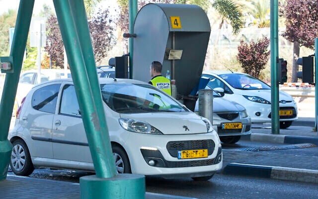 Illustrative -- Security seen checking cars at the entrance to Ben Gurion International Airport. June 11, 2013 (Moshe Shai/FLASH90) Illustrative -- Security seen checking cars at the entrance to Ben Gurion International Airport. June 11, 2013 (Moshe Shai/FLASH90)