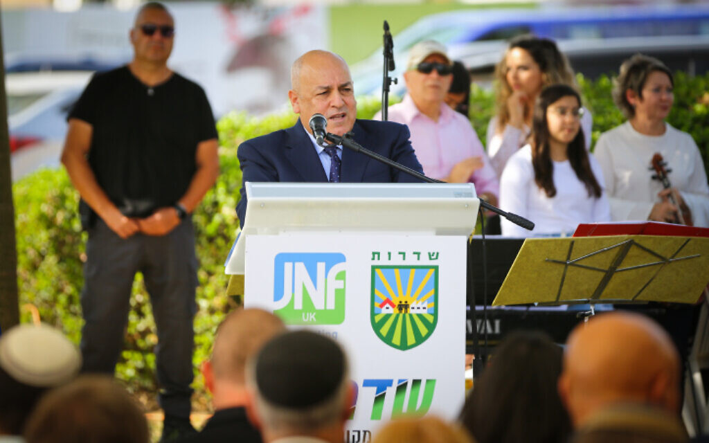 Head of the Jewish National Fund-United Kingdom Samuel Hayek speaks at a ceremony in the southern Israeli city of Sderot on November 26, 2019. (Flash90) Head of the Jewish National Fund-United Kingdom Samuel Hayek speaks at a ceremony in the southern Israeli city of Sderot on November 26, 2019. (Flash90)