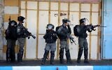 Border Police officers in riot gear clash with Palestinians in the West Bank city of Hebron, October 12, 2022. (Wisam Hashlamoun/Flash90)