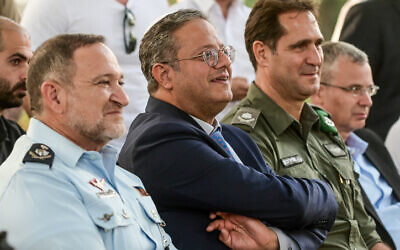 Head of the Otzma Yehudit party MK Itamar Ben Gvir (center) and Chief of Police Kobi Shabtai (left) attend a ceremony in memory of Sergeant Major Noam Raz of Israel Police's elite counterterror Yamam unit, in Mishmar Hashiva, November 14, 2022. (Sassoni/Flash90)