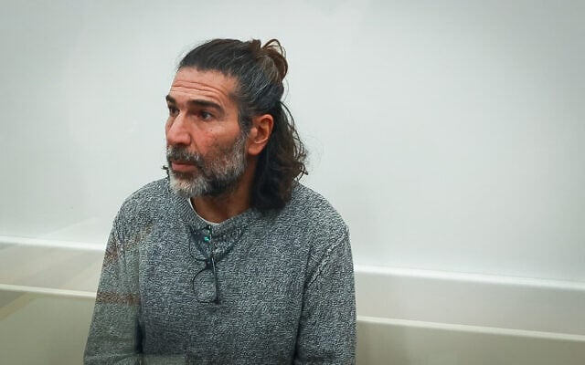 Psychotherapist Yariv Cohen from Even Yehuda, who sexually abused patients, arrives for a hearing at Lod District Court, December 8, 2022. (Flash90)