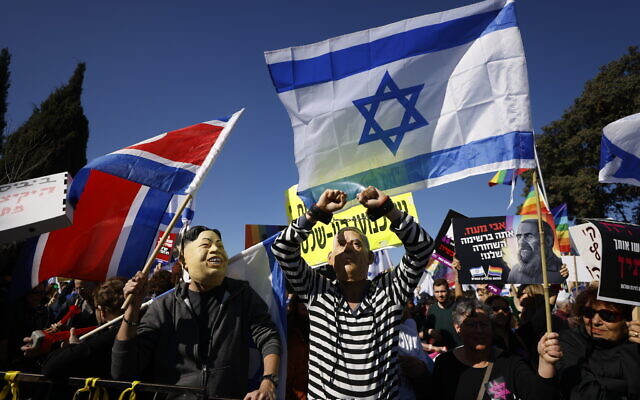 Israelis protest outside the Knesset ahead of a swearing-in ceremony of the new government, in Jerusalem, December 29, 2022. (Olivier Fitoussi/FLASH90)