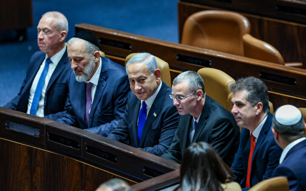From left, ministers Yoav Gallant, Aryeh Deri, Benjamin Netanyahu, Yariv Levin and Eli Cohen in the Knesset on December 29, 2022. (Yonatan Sindel/FLASH90)