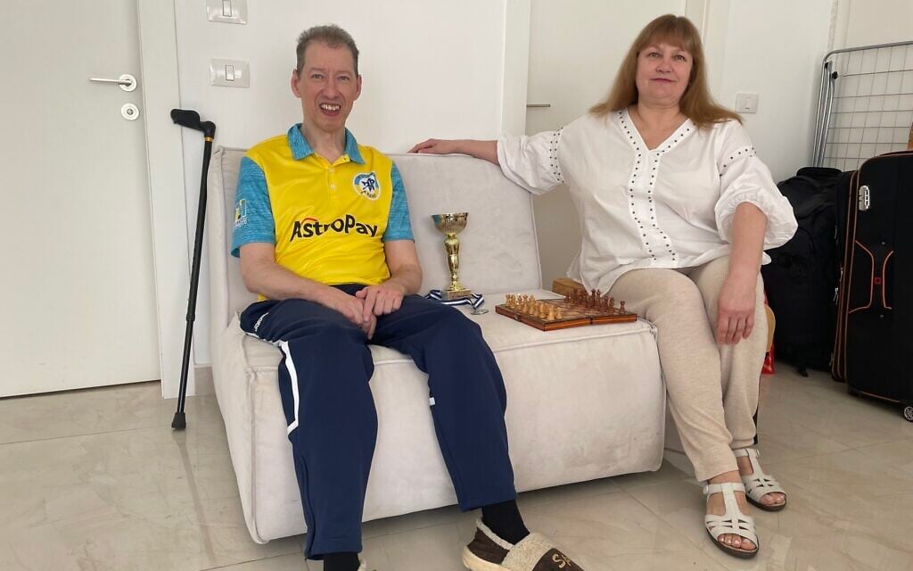 Igor Yarmonov and Galina Gurina in their room in a communal flat in Ashdod, December 18, 2022. (Inna Lazareva/Times of Israel) Igor Yarmonov and Galina Gurina in their room in a communal flat in Ashdod, December 18, 2022. (Inna Lazareva/Times of Israel)