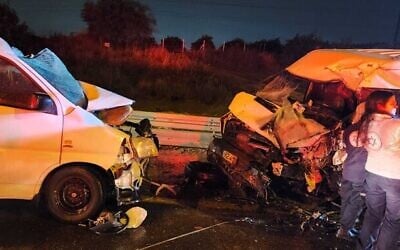 The scene of a head-on collision between two passenger vans on a bridge over Route 6, December 26, 2022 (Israel Police)