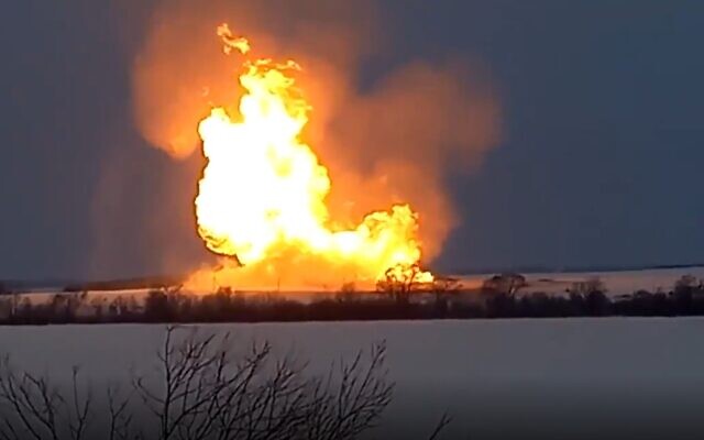 A fire blazing at a Russian gas pipeline in the village of Yambakhtino on December 20, 2022. (Screenshot used in accordance with Clause 27a of the Copyright Law)