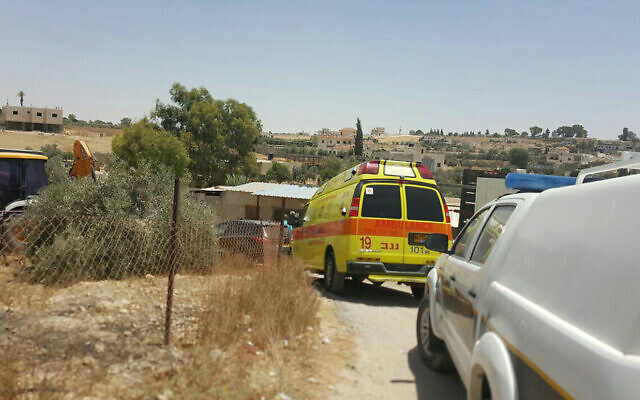 The scene where a 4-year-old child was hit by a vehicle in Hura, December 30, 2022. (Magen David Adom) The scene where a 4-year-old child was hit by a vehicle in Hura, December 30, 2022. (Magen David Adom)