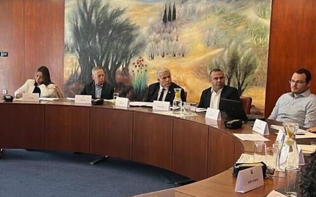 Prime Minister Yair Lapid (center) at a meeting on the investigation into the 2021 Mount Meron disaster, December 19, 2022 (Courtesy)